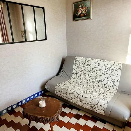 2 Avec Jardin Clos Et Terrasse, A Proximite De Familial - Fr-1-675-40 * Henneveux